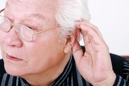 Máy trợ thính nên đeo 1 bên hay cả 2 bên tai?