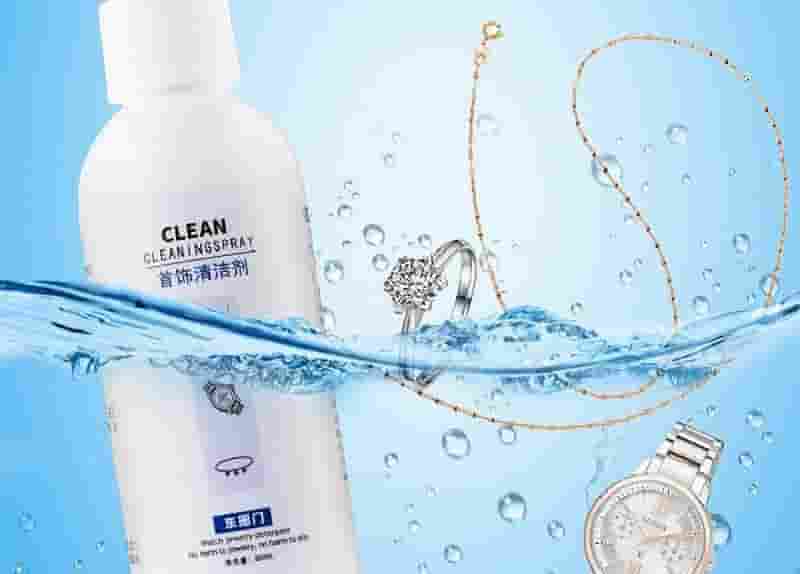 Dung dịch tẩy rửa chuyên dụng như Cleanser