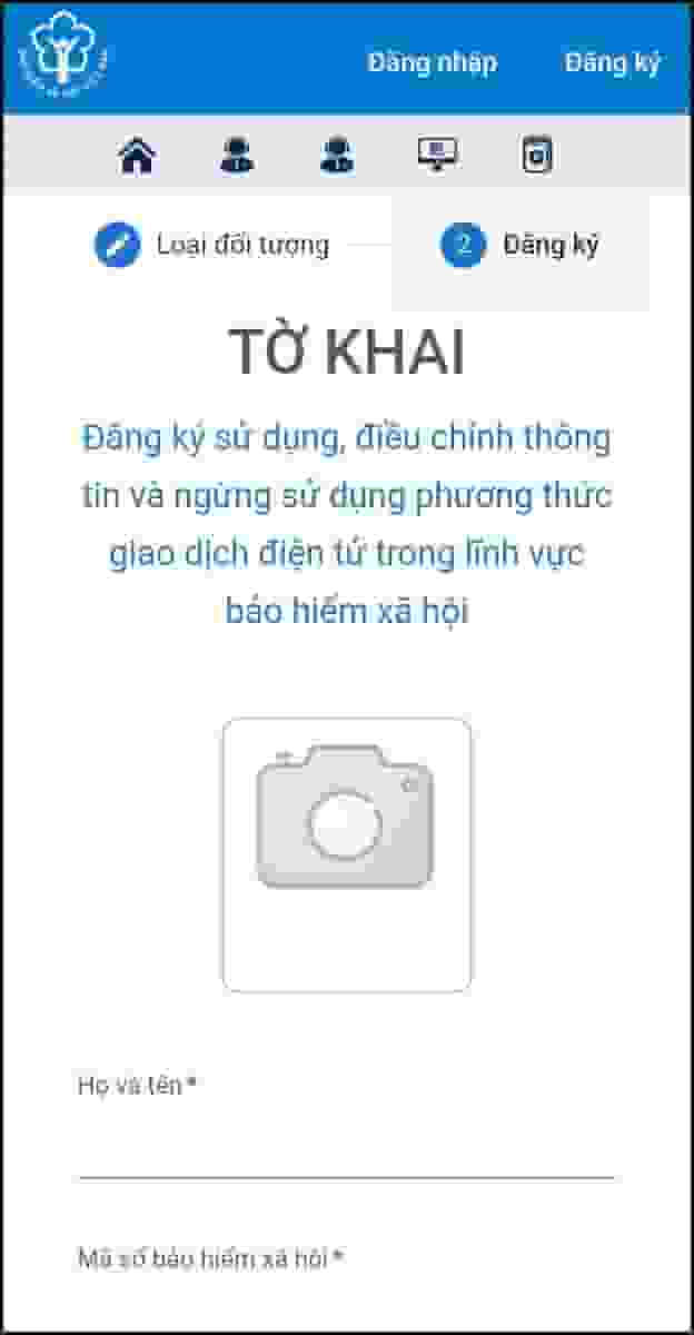 Điền thông tin cá nhân và chụp ảnh CMND/CCCD