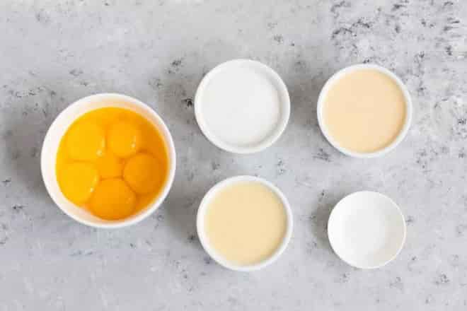 nguyên liệu làm flan caramen từ 10 lòng đỏ trứng